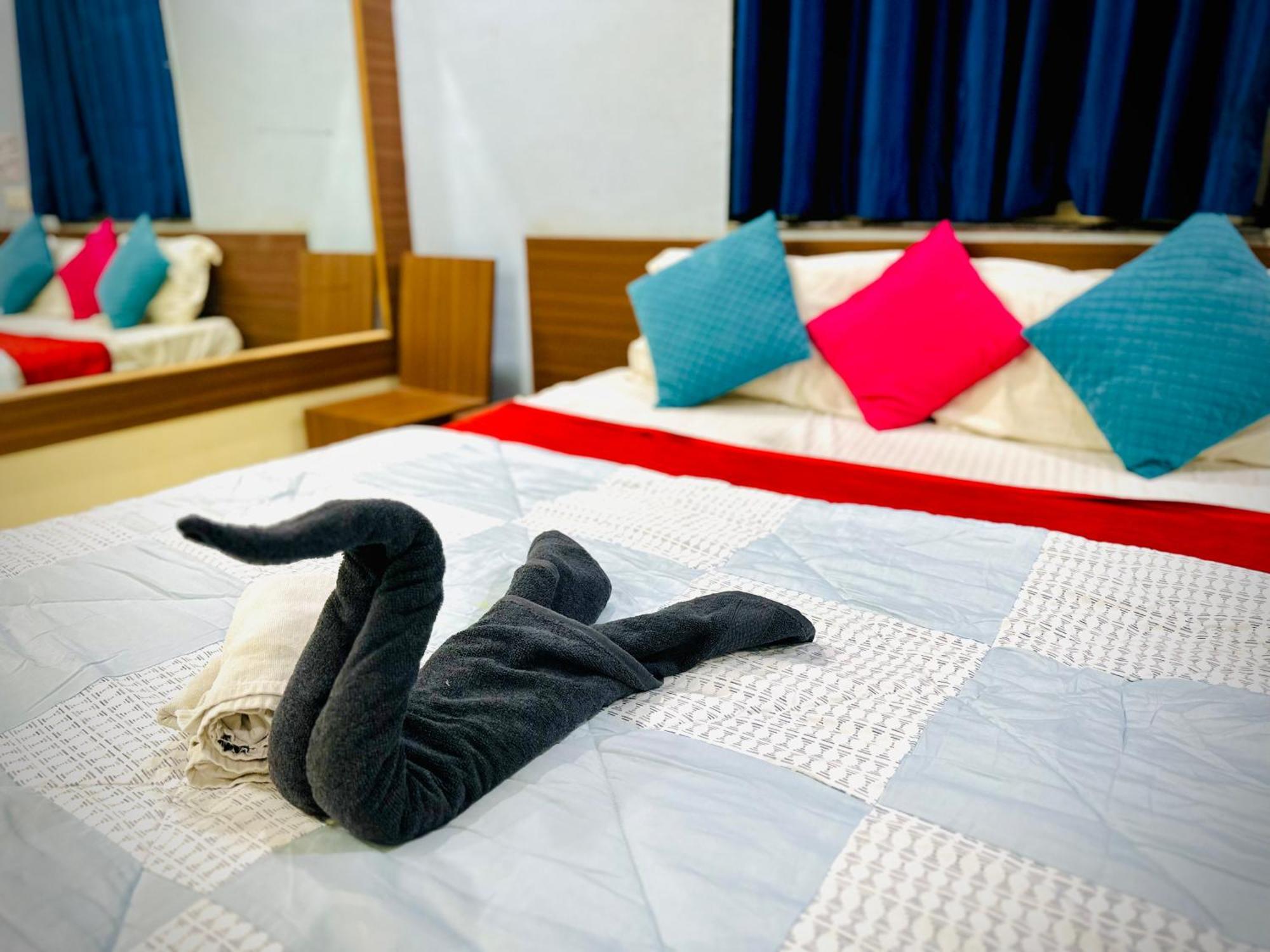 Hotel Sawai Executive Jadhavwadi エクステリア 写真
