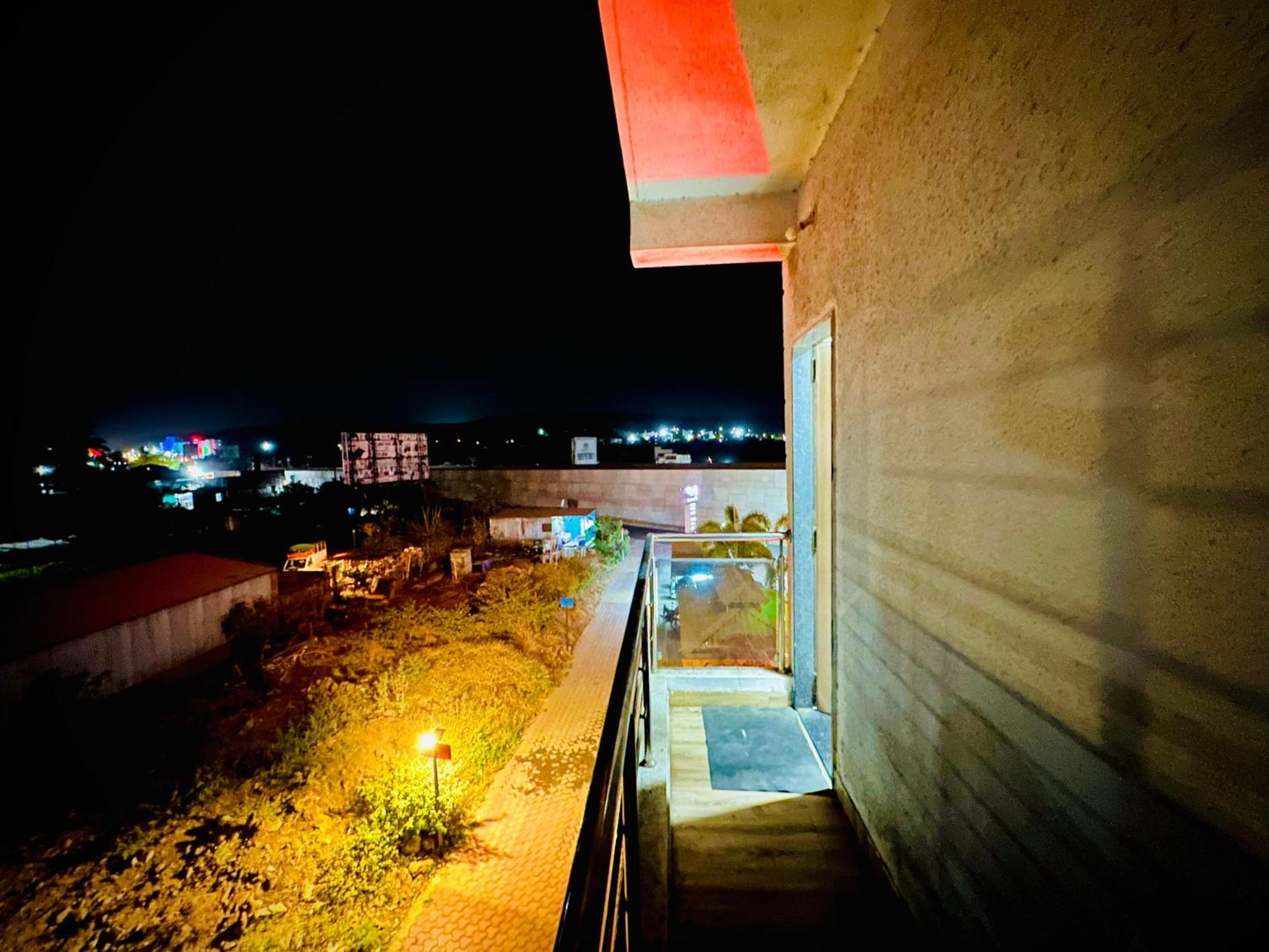 Hotel Sawai Executive Jadhavwadi エクステリア 写真