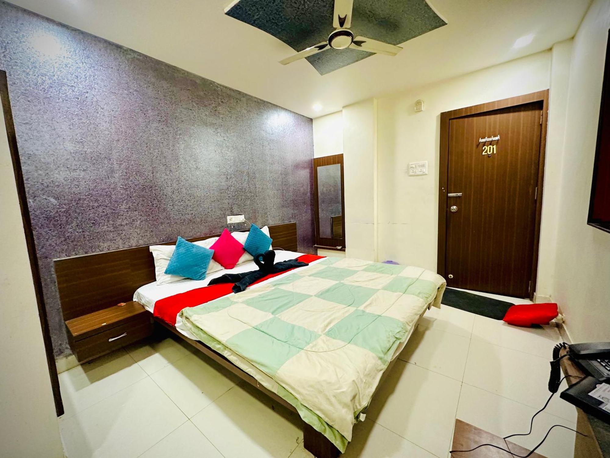 Hotel Sawai Executive Jadhavwadi エクステリア 写真