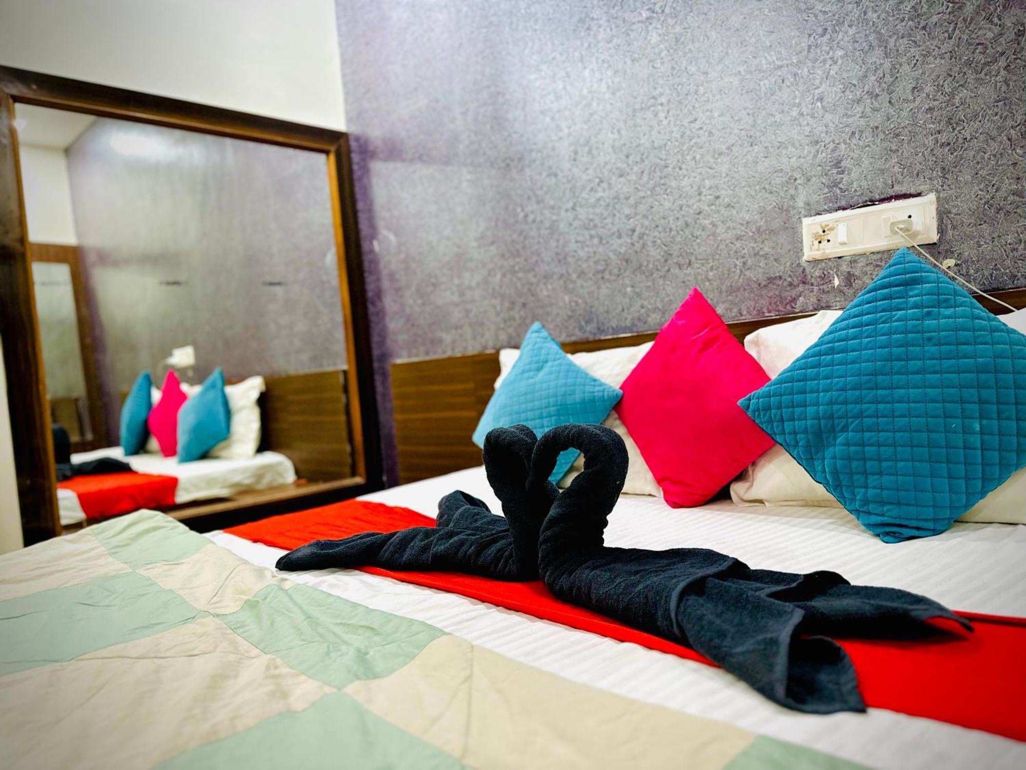 Hotel Sawai Executive Jadhavwadi エクステリア 写真
